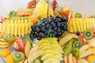 Egzotik meyve çanağı nane jöle ile