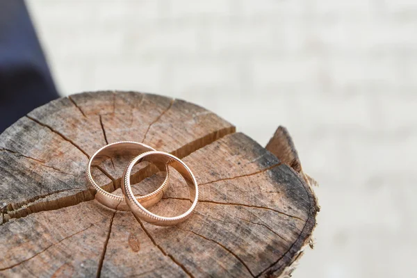 漂亮的结婚戒指 — 图库照片