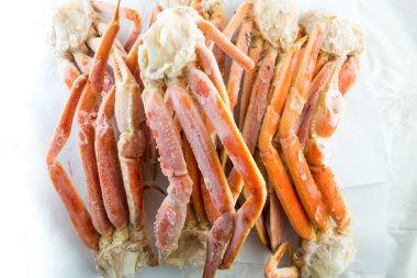 bir kutu içinde Yengeç pençeleri