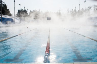 kış spor Açık Yüzme havuzunda