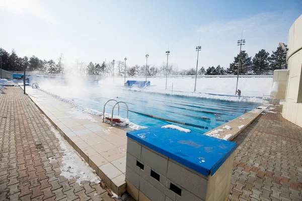 Sport-Freibad im Winter — Stockfoto