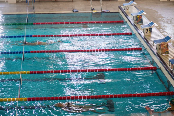 Start und Bahn des Schwimmbades — Stockfoto