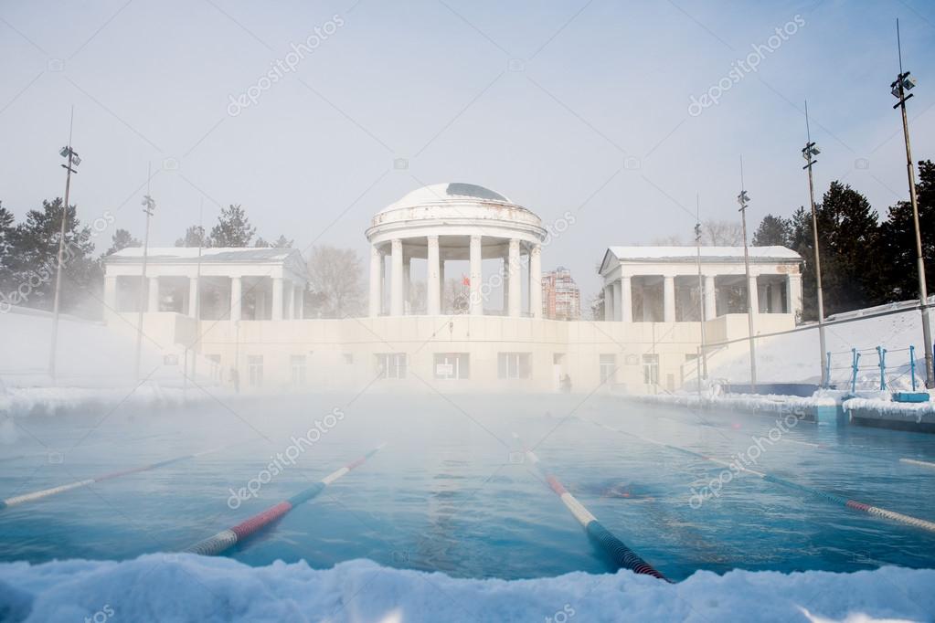 Außenpool Sport im winter — Stockfoto © Alex.S. #98273564 Außenpool Sport im winter — Stockfoto © Alex.S. #98273564
