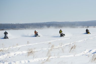 kar kış dağ adamı