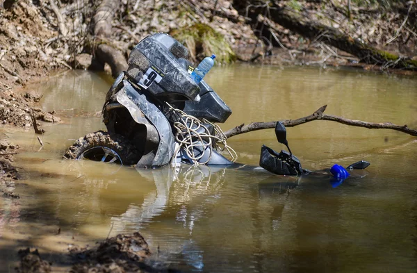 ATV drowned in a large puddle — Zdjęcie stockowe