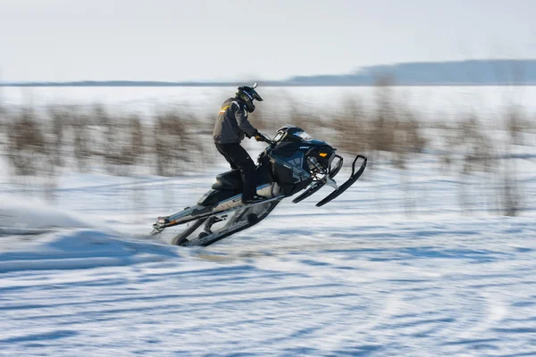 Snowmobiles in the competition winter sprint 2014 — Stock Photo, Image