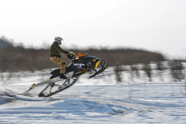 Snowmobiles in the competition winter sprint 2014 — Stock Photo, Image