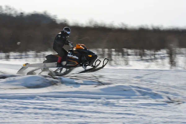 Snowmobiles in the competition winter sprint 2014 — Stock Photo, Image
