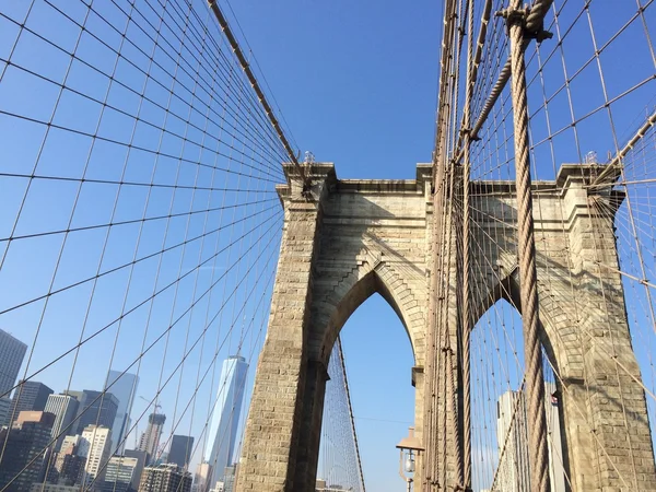 Célèbre Brooklyn Bridge à New York, États-Unis . — Photo