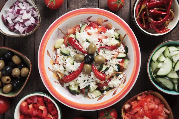 Ost och grönsak sallad — Stockfoto