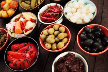 Salamura Zeytin ve sebze