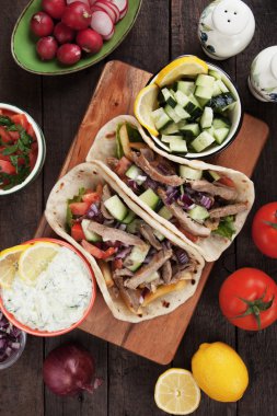 Gyros pide kaydırılan sandviç