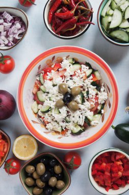 peyniri ve sebze salatası