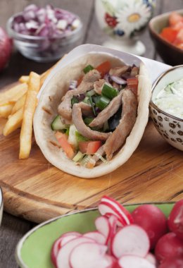 Gyros pide kaydırılan sandviç
