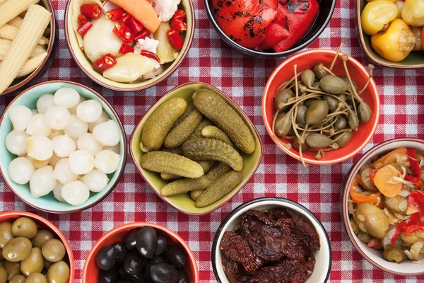 Pepino em conserva e legumes — Fotografia de Stock