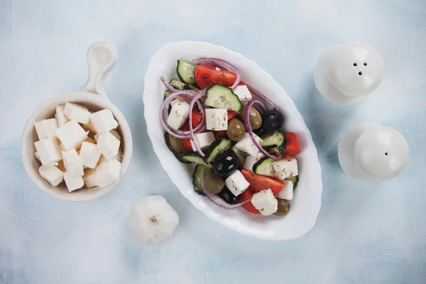 Griekse salade met feta kaas — Stockfoto