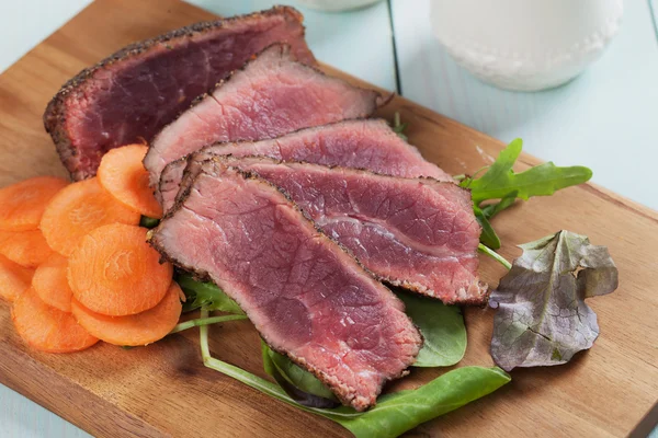 Rare beef steak with carrot and green salad — Stock Photo, Image