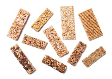 Beyaz arka plan üzerinde izole granola barlar