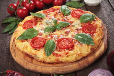 İtalyan spagetti pizza