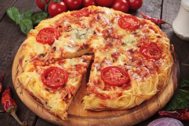 İtalyan spagetti pizza