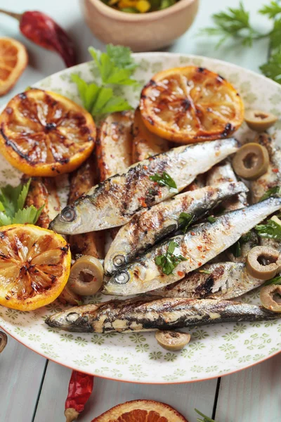 Pescado sardina a la parrilla — Foto de Stock