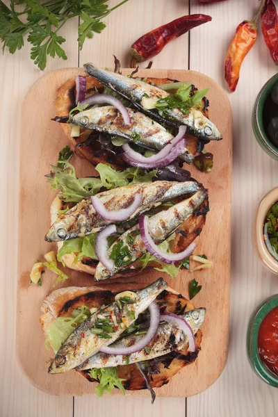 Sardinek rybí sendvič — Stock fotografie