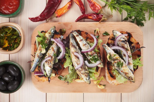 Sardinek rybí sendvič — Stock fotografie