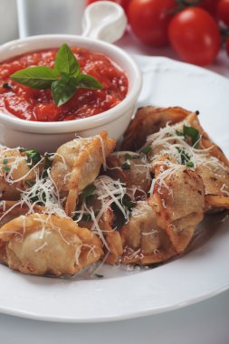 Derin kızarmış Asya erişte