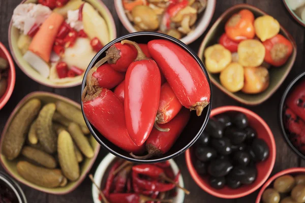 Jalapenos vermelhos em conserva — Fotografia de Stock