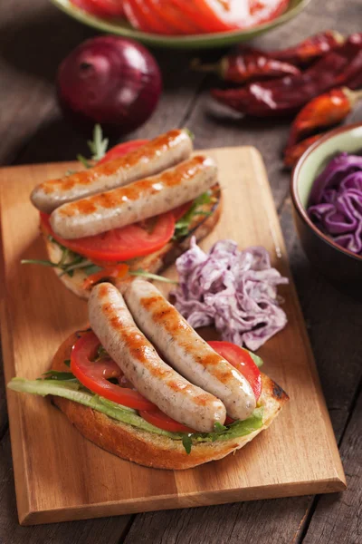 Izgara sosis sandviç — Stok fotoğraf
