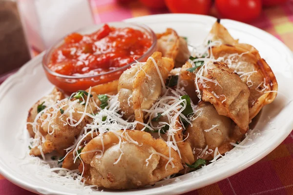 Fried asian noodles — Stock Photo, Image