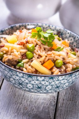 Risotto ya da mantar ve sebzeli pilav.