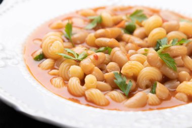 İtalyan usulü makarna fagioli yemeği, makarna ve fasulye.