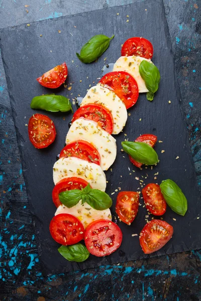 Ensalada Caprese Italiana Fresca Con Queso Mozzarella Tomate Albahaca —  Fotos de Stock