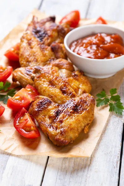 Gegrilde Geroosterde Pittige Kippenvleugels Met Bbq Saus — Stockfoto