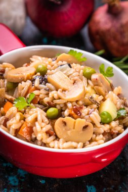 Risotto ya da mantar ve sebzeli pilav.