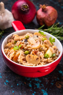 Risotto ya da mantar ve sebzeli pilav.