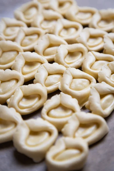 Pasta Tortellini Italiana Cruda Hecha Casa Lista Para Cocinar Gor —  Fotos de Stock