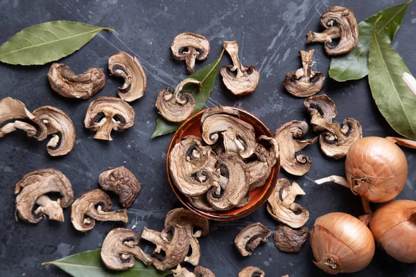 Gedroogde Knopchampignons Gezond Voedselingrediënt Gebruikt Als Specerij Bij Het Koken — Stockfoto