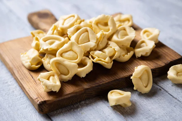 Pasta Tortellini Italiana Cruda Hecha Casa Lista Para Cocinar Gor — Foto de Stock