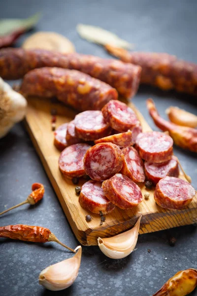 Fette Salsiccia Maiale Affumicata Simili Chorrizo Saucisson — Foto Stock