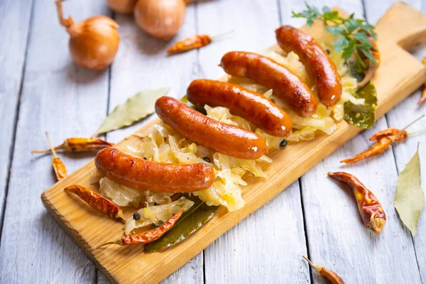 Grilled German Sausage Links Served Sauerkraut Sour Cabbage — Stock Photo, Image