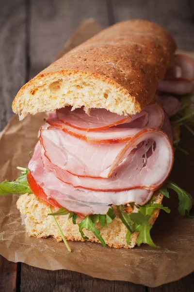 Sandwich sous-marin au jambon fumé — Photo