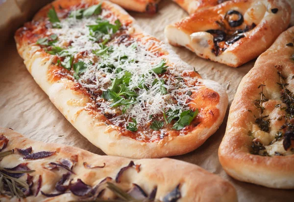 Pizza et pain focaccia — Photo