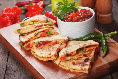 salsa ile Quesadillas