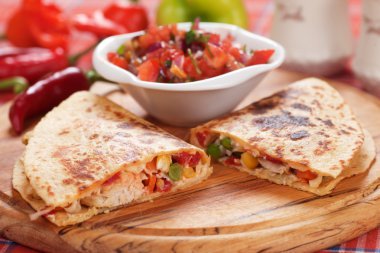Omlet tavuk eti ve sebze ile