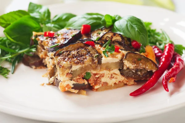 Greek moussaka with eggplant and minced meat — Stock Photo, Image