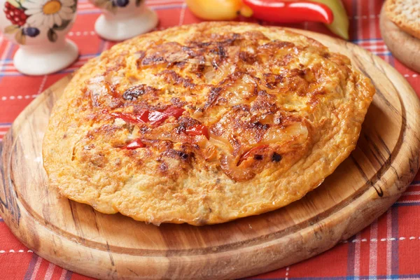 Tortilla, hiszpański omlet z ziemniaków i warzyw — Zdjęcie stockowe