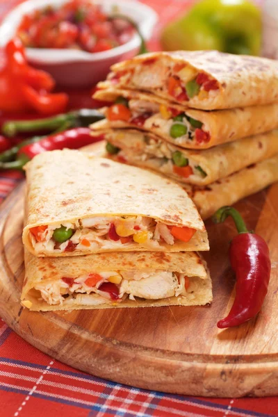 Quesadillas with chicken meat and vegetables — Stock Photo, Image