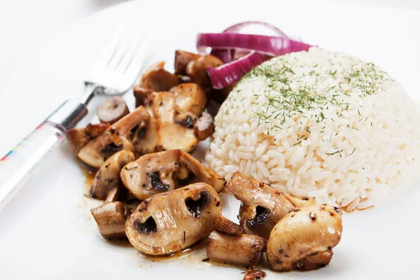 Gegrilde champignons met rijst — Stockfoto